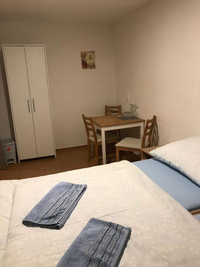 Ubytovani Anezka Lednice Bagian luar foto